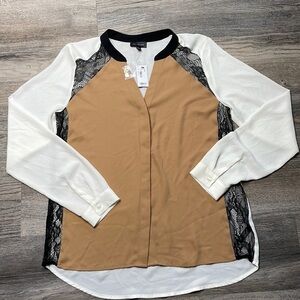 NWT The Limited Women’s Cream White blouse with Black accents lace, v neck, sz S